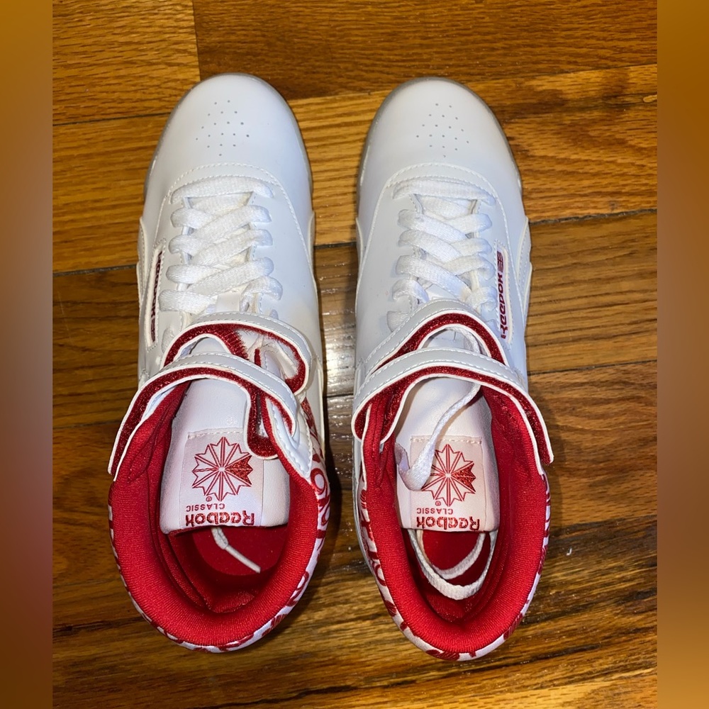Reebok new sneakers with hearts, unisex  size 5.5 men or 7.5 women - 24 cm - Picture 2 of 7